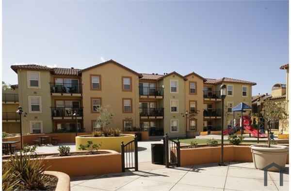 Tierra Encantada Apts