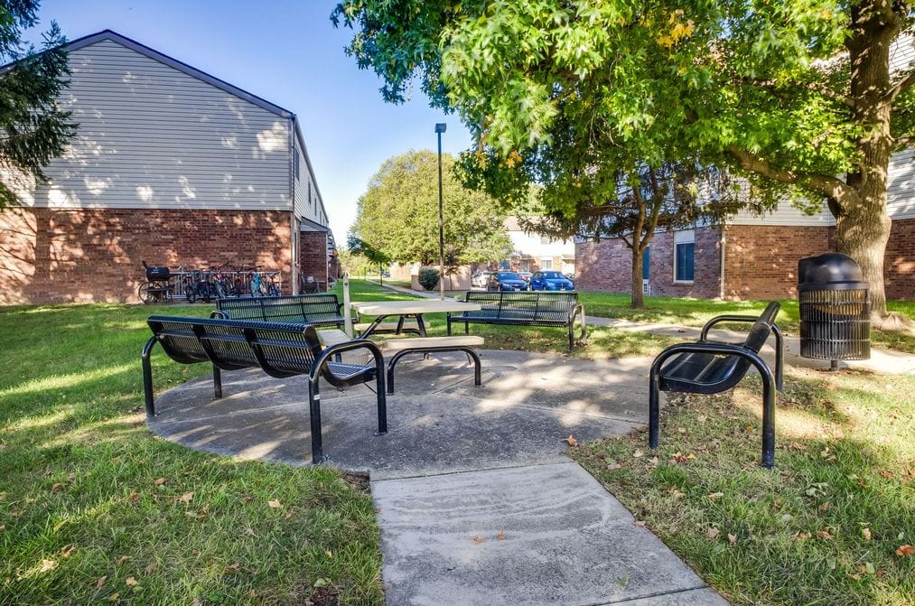 Town & Country Apts