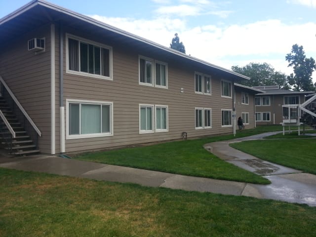 Tracy Village Apts