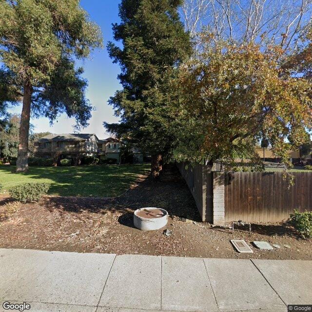 Twin Oaks Apts