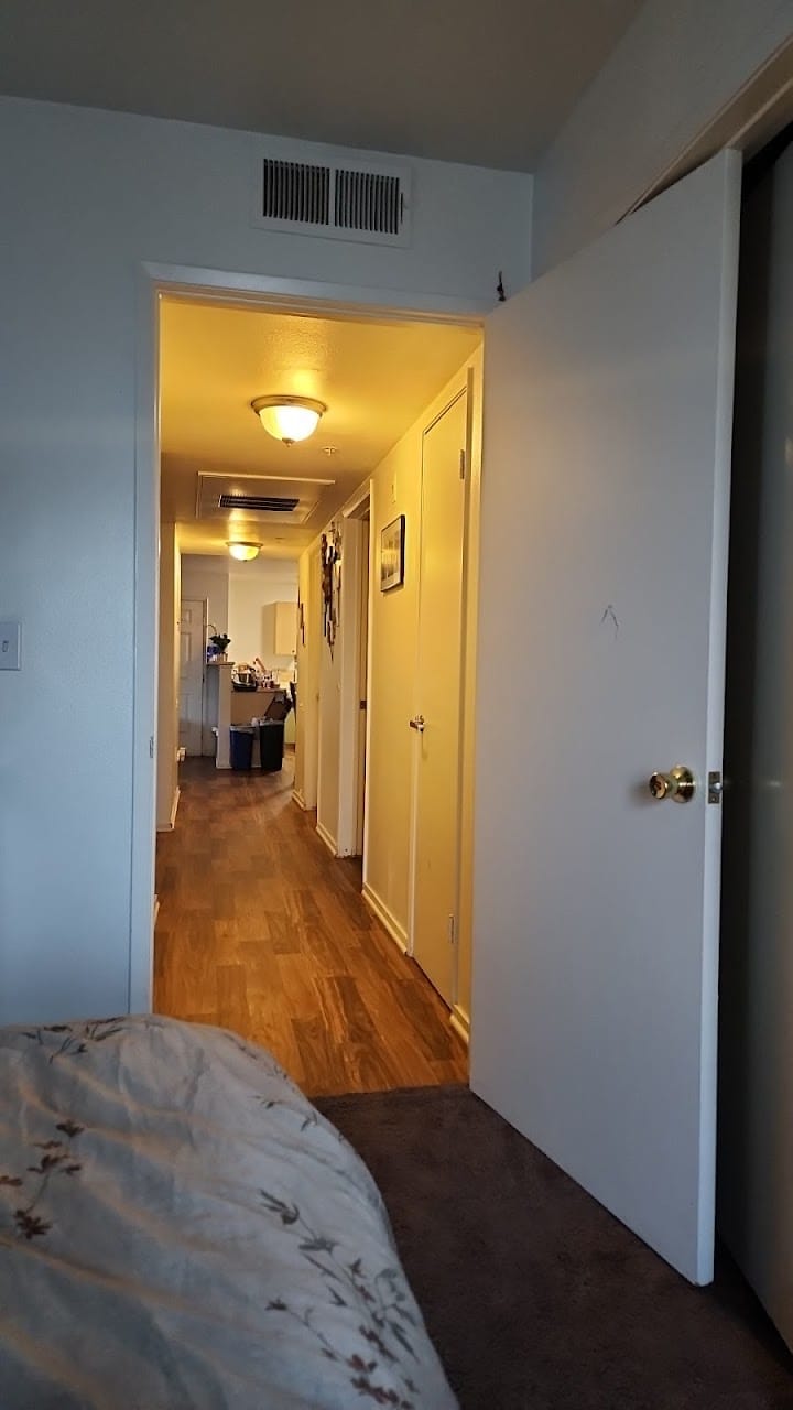 Twin Palms Apts