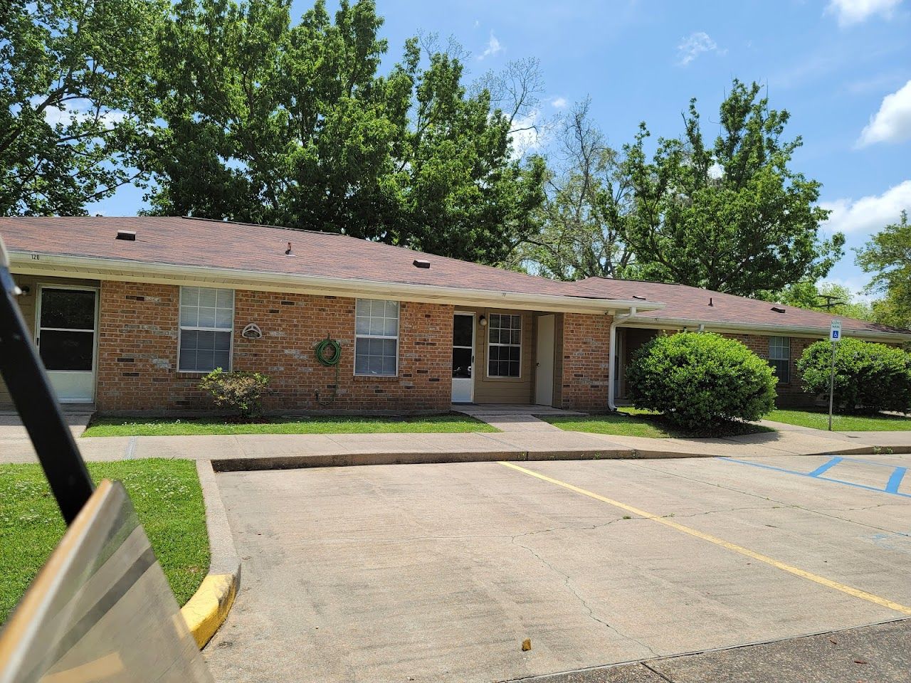 V B Apts