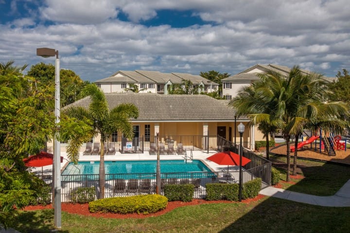 Valencia Pointe