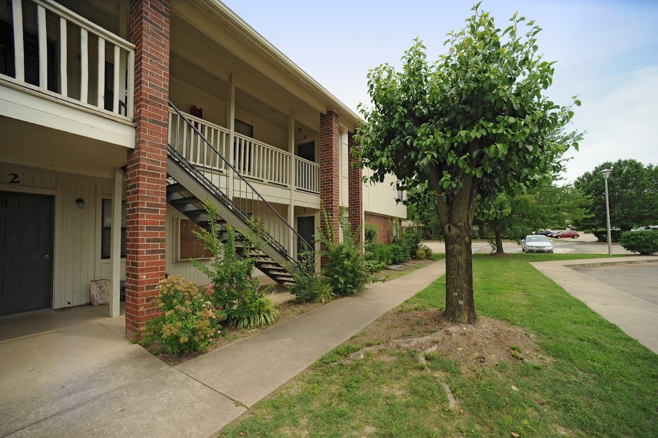 Valley Lake Apts