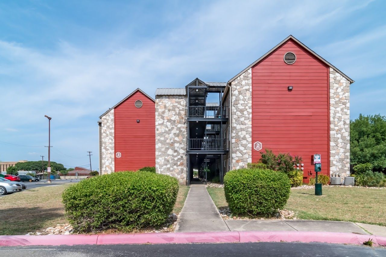 Villa De Oro Apts