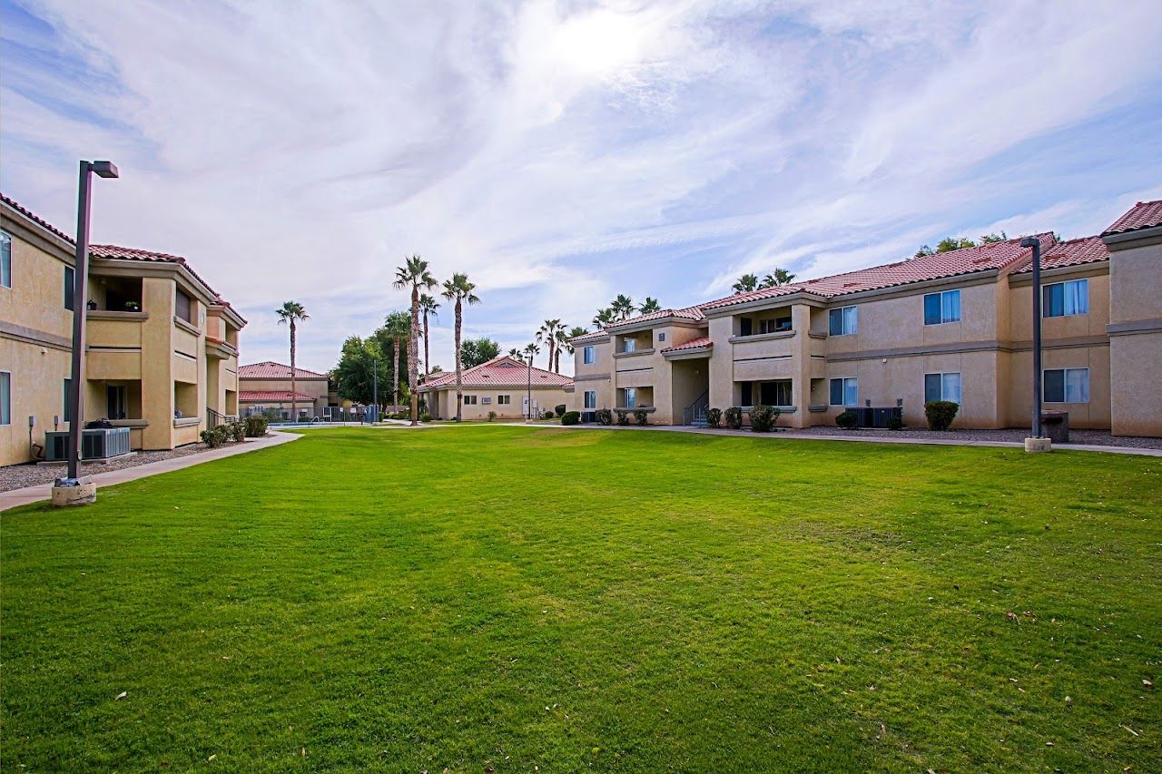 Villa Serena Apts