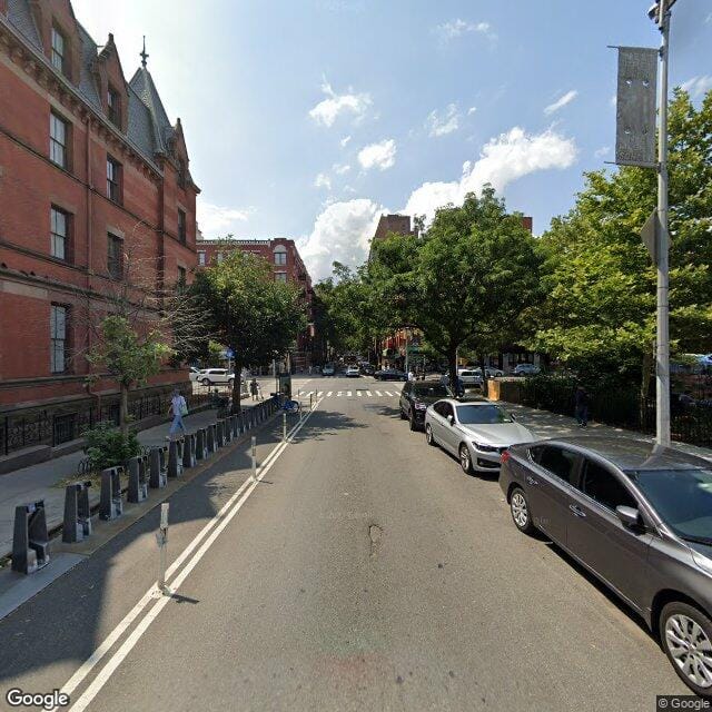 W 104th St