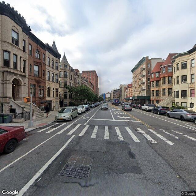 W 147th St