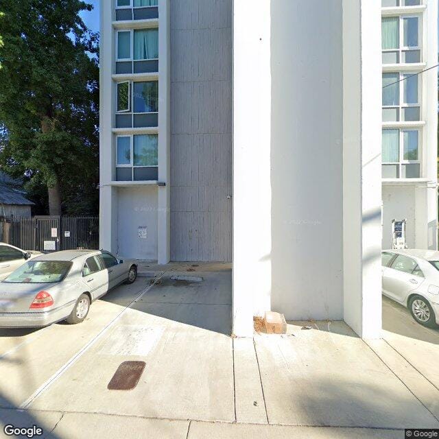 Washington Plaza Apts (Sacramento)