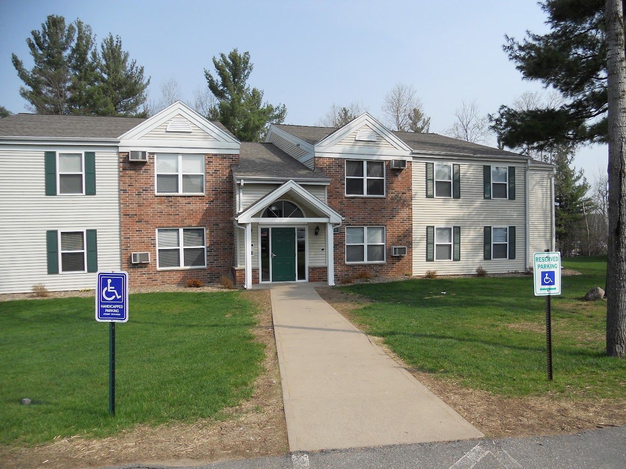 Weston Pines Apts