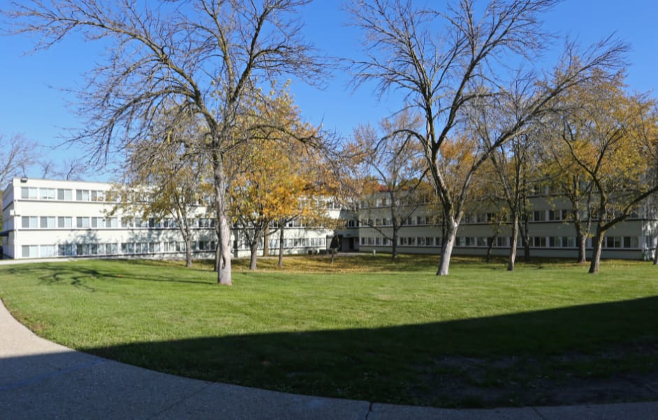 Whispering Oaks Apts