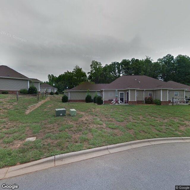 Whispering Oaks Apts