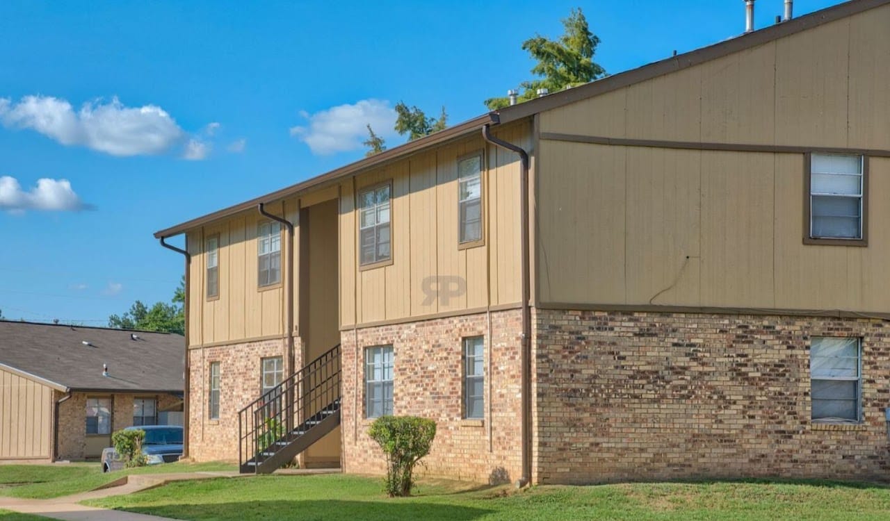 Willow Wood Apts