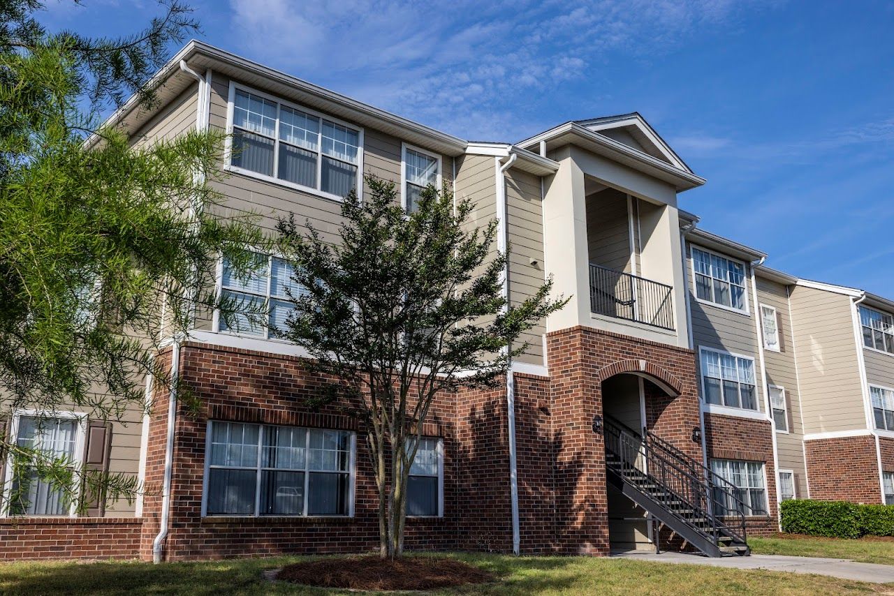 Woodlake Club Apartments