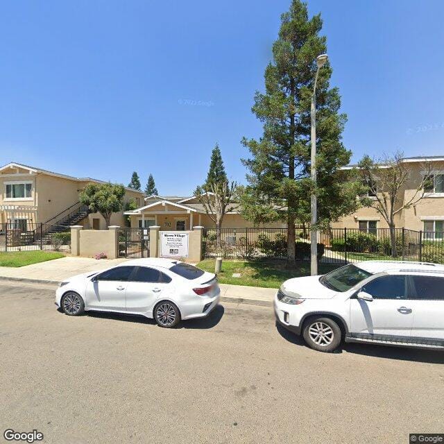 Woodlake Family Apts