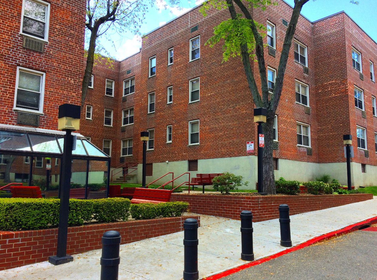Woodsedge Apts