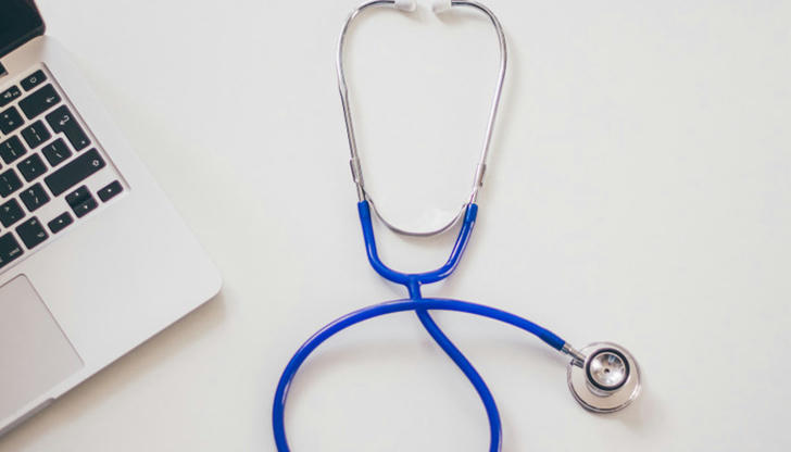 Which medical device is used to listen to heart sounds?