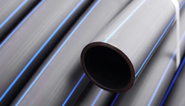 Which pipe material cannot withstand prolonged sunlight exposure and must be indoors?