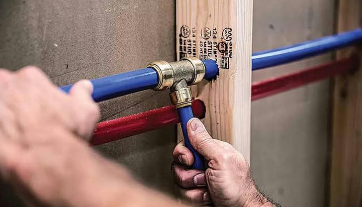 Which pipe uses push-fit, crimp, or clamp fittings for easier installation?