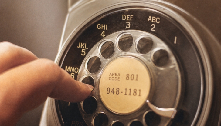 Which classic rotary device was once the only way to dial telephone numbers in a household?