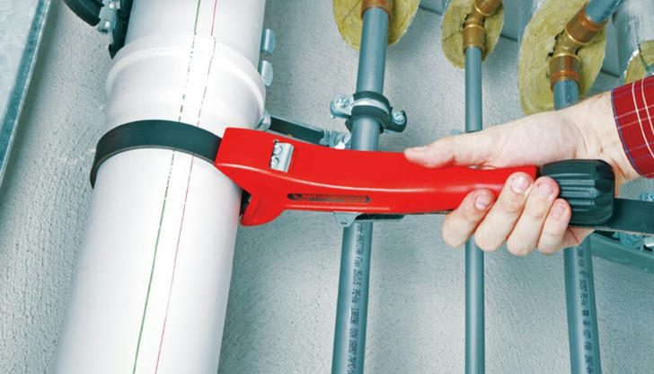Which tool removes burrs after cutting pipes?