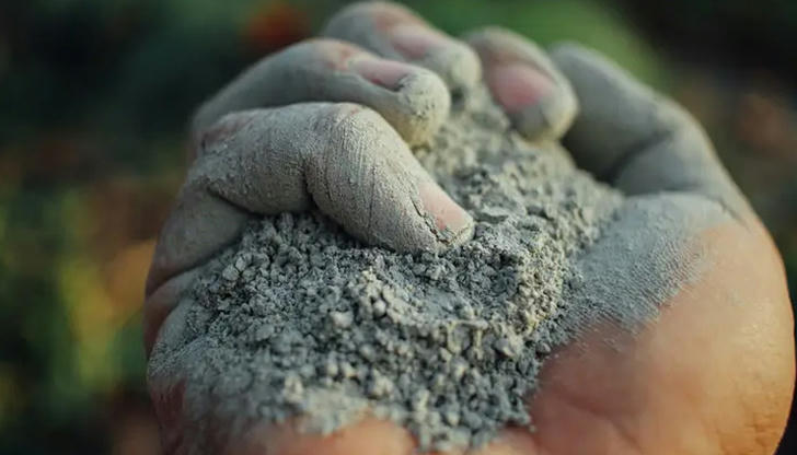 Why should workers avoid direct skin contact with fresh concrete?