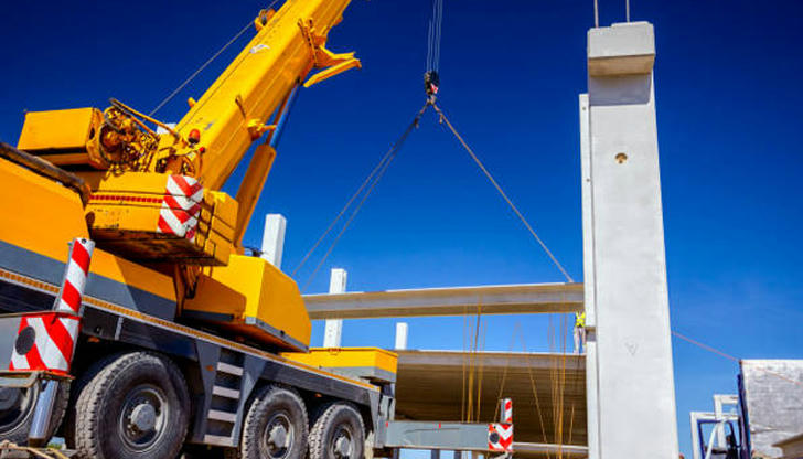Which equipment can move between sites and handle lifting tasks?