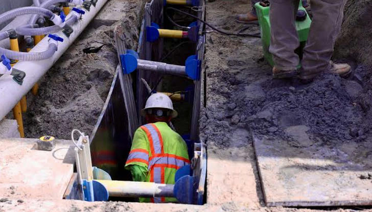 Which structure protects workers inside deep trenches?