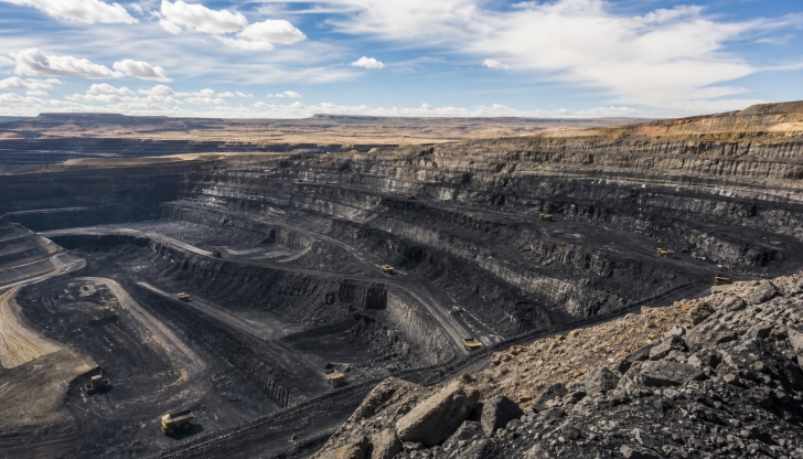 What is the massive surface-mining machine equipped with a giant rotating wheel of scoop buckets, typically used in mega excavation projects?