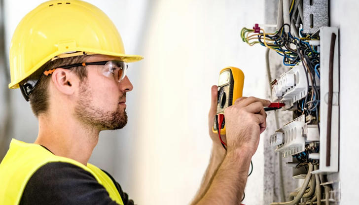 Which license level can usually supervise other electricians?