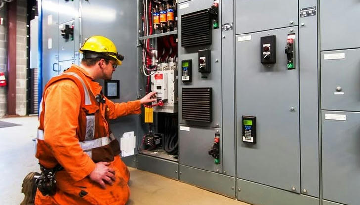 Who is usually allowed to pull a city electrical permit?