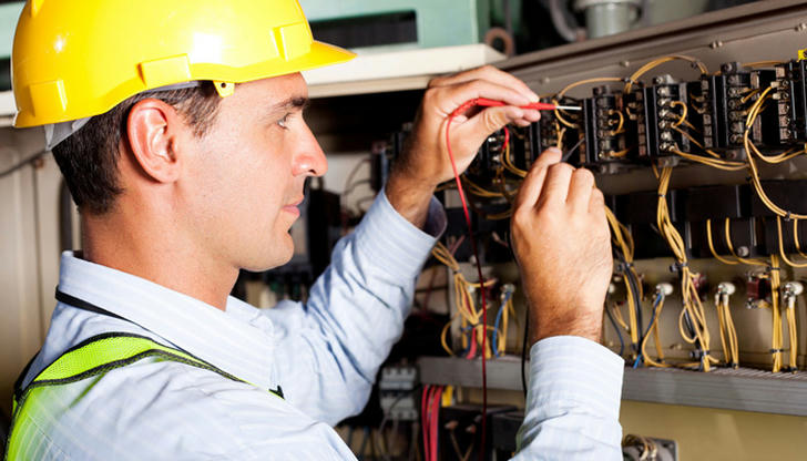 Which factor most affects an electrician’s earning potential?