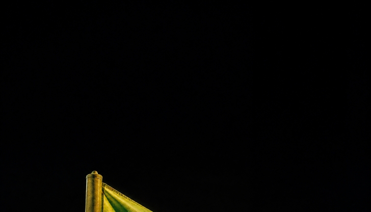 Which 38-year-old Cameroon forward became an icon by dancing with the corner flag at Italia ''90?