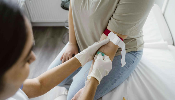 How long should you fast before a fasting blood test?