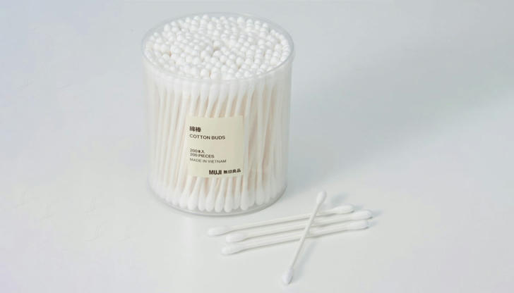 This small stick with cotton on one or both ends is commonly used for cleaning or applying medication. What is it?