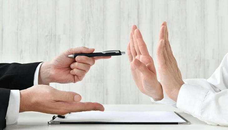 Which situation is most often a warning sign when hiring a GC?
