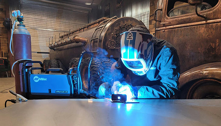 Why must shielding gas hoses be checked for leaks before welding?