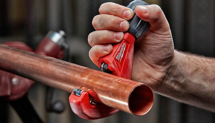 Which tool is designed to cut PVC or PEX pipes cleanly?