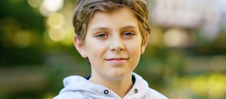 Tom is 18. His sister is half his age. How old will his sister be when Tom is 40?