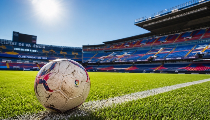 Which passionate southern European nation hosted the unforgettable 1982 World Cup finals?