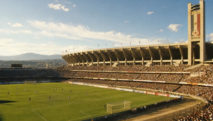 Which country stepped in to host the 1986 tournament after original host Colombia withdrew?
