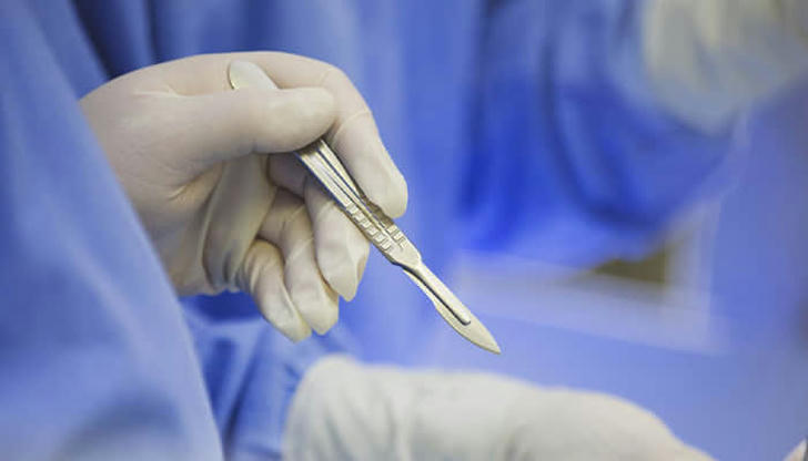 What’s the purpose of a 'scalpel' in surgery?