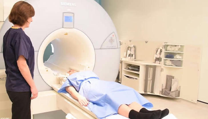What does an MRI help doctors with?
