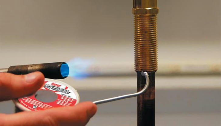 Which tool is used to melt and join copper pipes with solder?