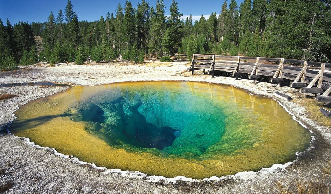 In which state is Yellowstone National Park located?