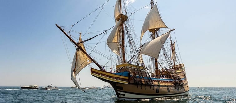 What was the name of the ship on which the Pilgrims sailed to the New World?