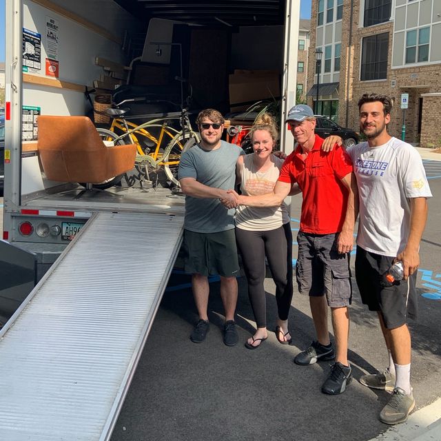 STRONG MEN MOVING LLC